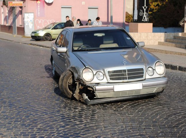 У центрі Мукачева зіткнулись 4 автівки (ФОТО)