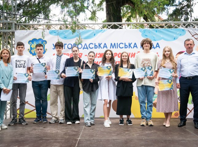 Талановитих ужгородських школярів відзначили грошовими преміями