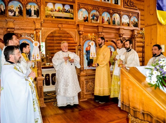 У кафедральному храмі ПЦУ в Ужгороді вперше відслужили Різдвяну Божественну Літургію 25 грудня