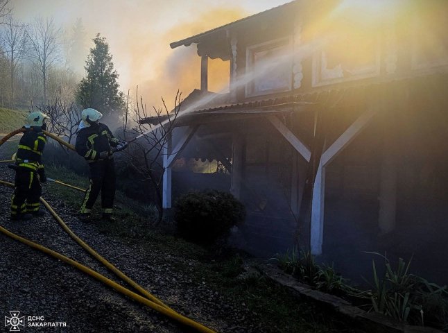 На Закарпатті горить популярний екокурорт
