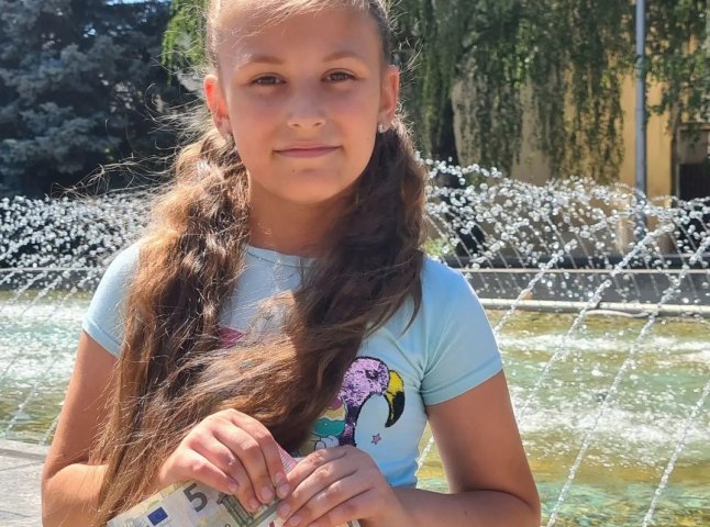 На Закарпатті 9-річна дівчинка віддала ЗСУ гроші, які їй подарували на день народження