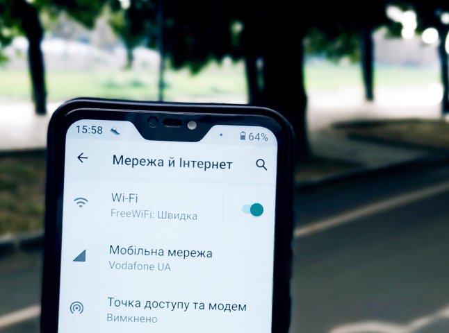 На набережній Незалежності в Ужгороді встановили безкоштовний Wi-Fi
