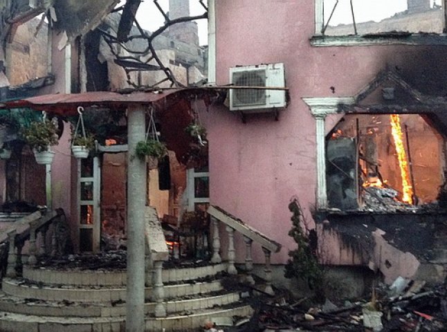 З’явилось відео масштабної пожежі у ромському поселенні Мукачева
