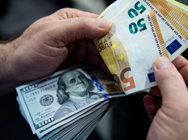 Долар просів: офіційний курс валют на 12 жовтня