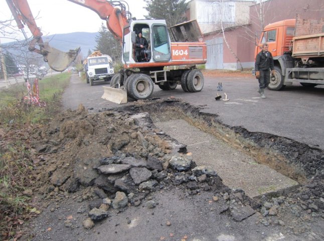 У Виноградові ліквідували провалля, яке утворилося під час повені минулими вихідними