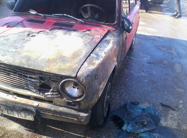 Після сварки з дружиною, чоловік сам спалив свою машину