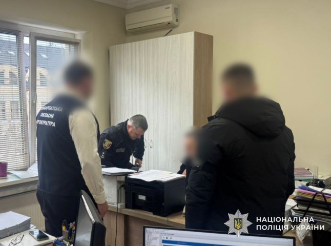 На Закарпатті поліція повідомила про підозру голові сільської ради і його спільнику
