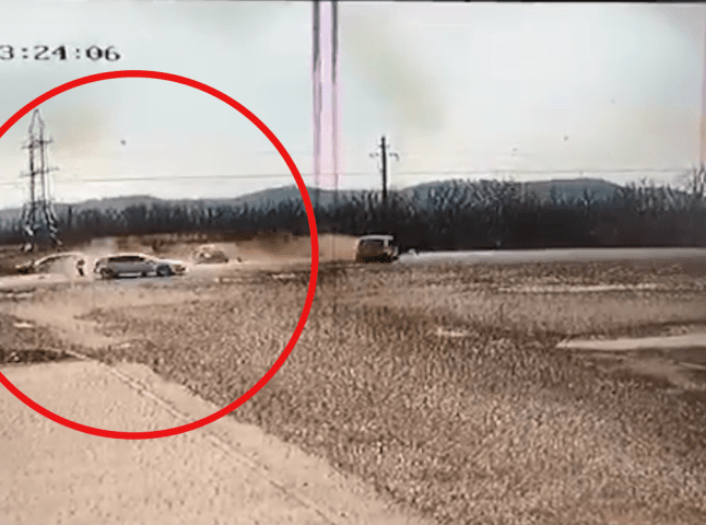 Біля Чинадієва велика аварія: момент зіткнення потрапив на відео
