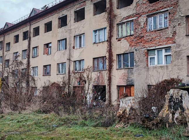 Рятувальники гасили пожежу в будинку, в якому минулого тижня загинула жінка