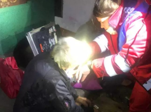 Врятовано двох жінок, які не мали сил вибратись з окутаної димом оселі