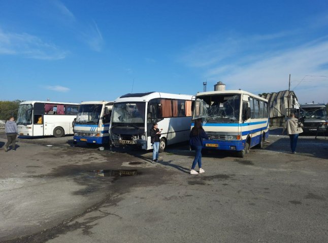 Росіяни цілили в автовокзал: під завалами шукають дітей