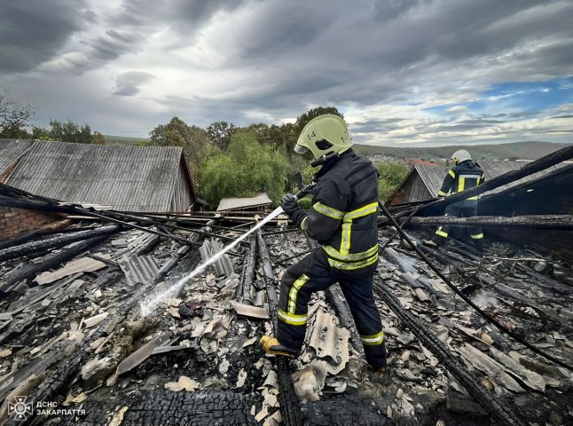 На Хустщині горів двоповерховий будинок