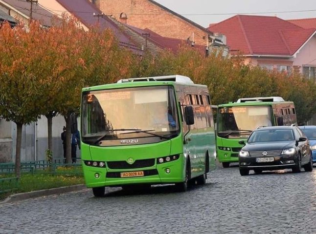 Сьогодні у Мукачеві курсуватиме додатковий автобус з центра міста до кладовища: графік руху