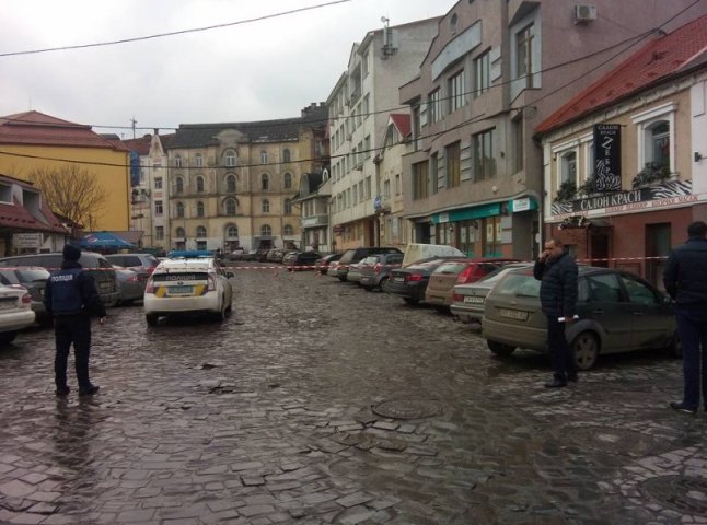 Вибухівку не знайшли, – поліція про "замінування" автомобіля в Ужгороді