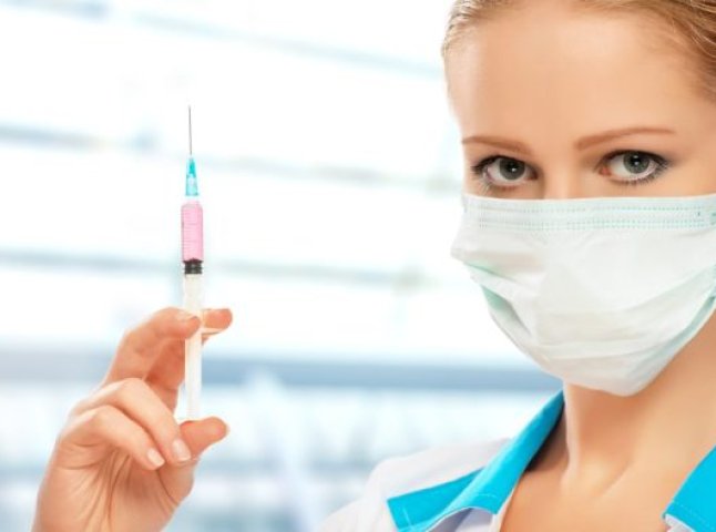 У Мукачеві продовжують вакцинувати містян