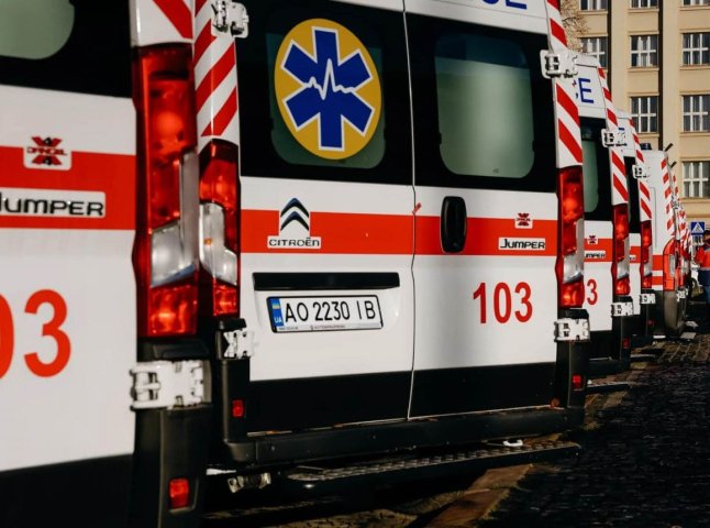 Бригада «швидкої» здолала бездоріжжя до чоловіка з епілепсією на Мукачівщині