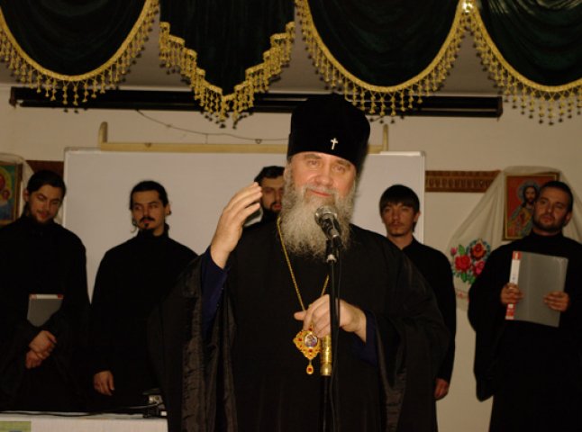 Архієпископ Феодор завітав на молодіжні вечорниці у Свято-Покровському храмі (ФОТОРЕПОРТАЖ)