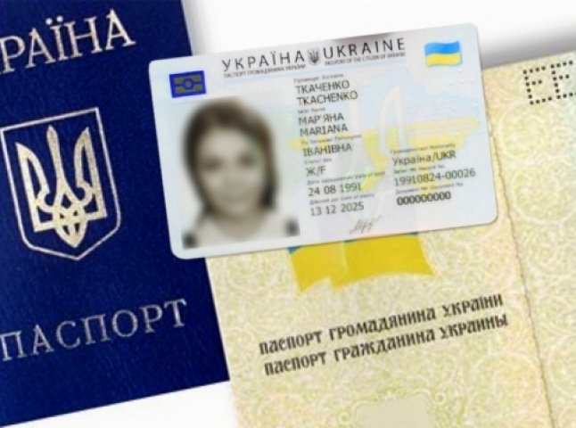 Закарпатці масово оформлюють біометричні паспорти