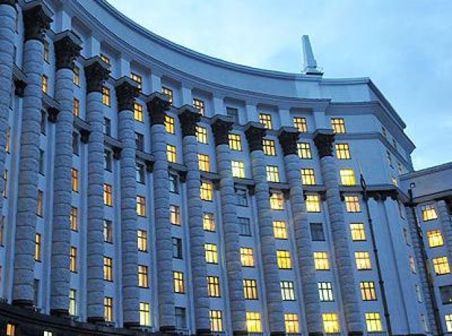 Уряд Азарова витрачає мільйони на опалення своїх офісів