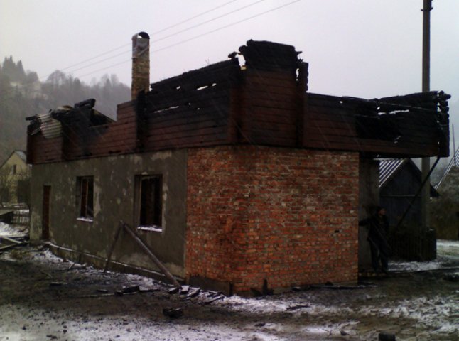 Міжгірські пожежники врятували два житлові будинки від вогню (ФОТО)