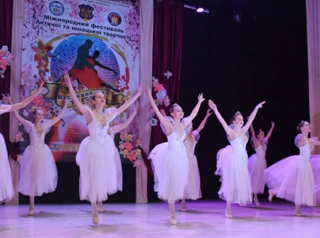 В Ужгороді відбувся Міжнародний фестиваль дитячої та юнацької творчості "Весняний бал"