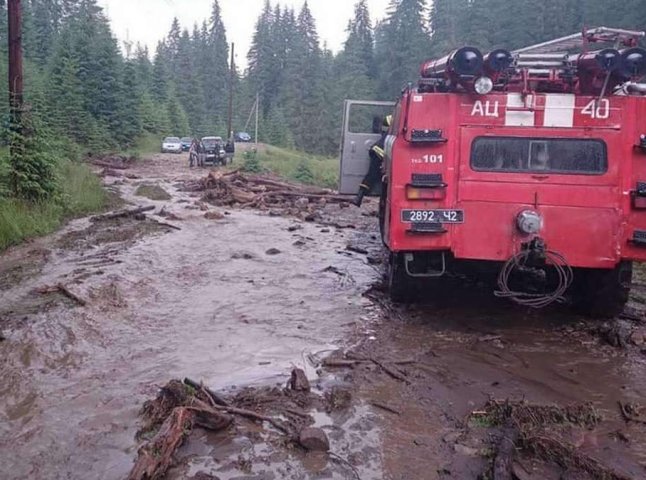 На Закарпатті оголошено помаранчевий рівень небезпеки: є загроза сходу селів та зсувів ґрунту