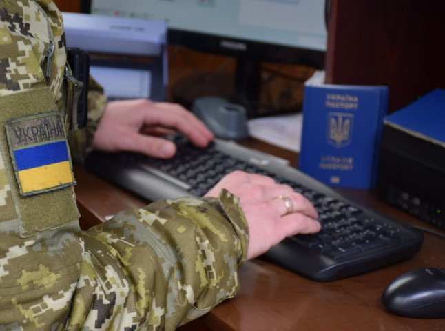 Житель Києва намагався обдурити закарпатських прикордонників