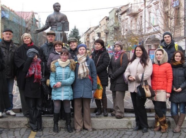 Учасники благодійної екскурсії «Визначні постаті Мукачева» допомогли вихованцям Чинадіївського дитбудинку