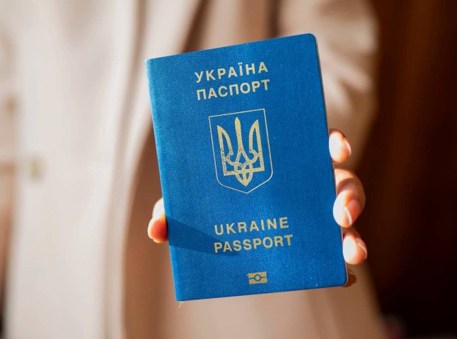 Виїзд за кордон з 12 жовтня по-новому