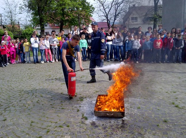 Іршавські та рахівські школярі відзначили День цивільного захисту (ФОТО)