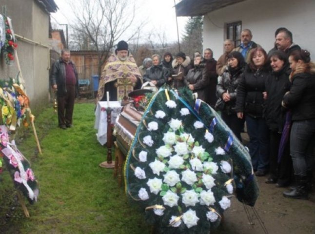 На Ужгородщині попрощались із загиблим бійцем АТО Юрієм БІровчаком