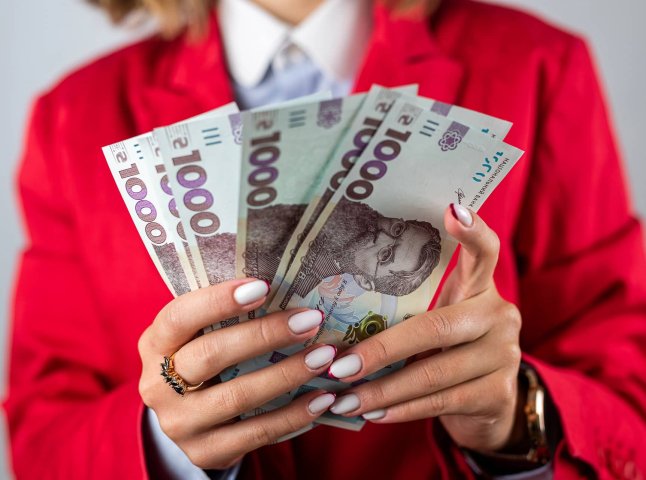 Базова соціальна допомога: для кого передбачили 4500, а кому – 3150 гривень