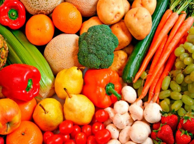 Перші вітаміни у Мукачеві: ціни на овочі щоденно знижуються