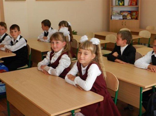 Новий корпус початкової школи відкрила районна влада в Ракошині