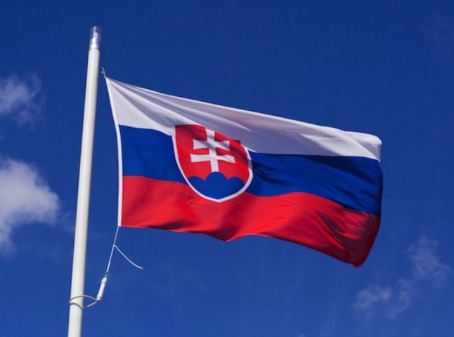 Словаччина готується повернути своїх дипломатів до Києва