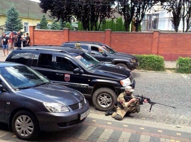 Причетним до кривавої стрілянини у Мукачеві 11 липня продовжили термін арешту