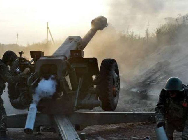 Семенченко: Колону українських військових з Дебальцева бойовики обстріляли з танків