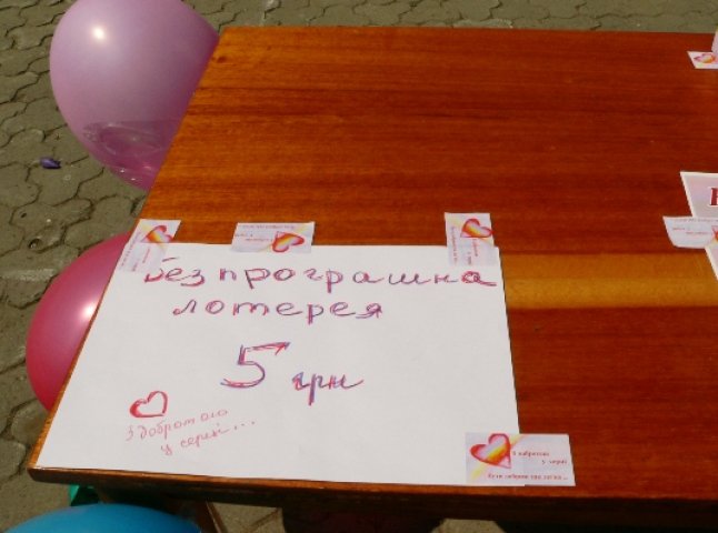 Ужгородські активісти збирають кошти для дитячої лікарні (ФОТО)