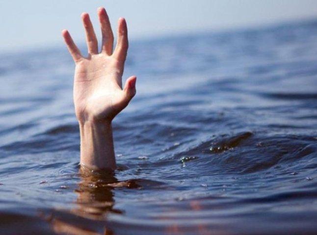 На Берегівщині у водоймі виявили мертве тіло рибака