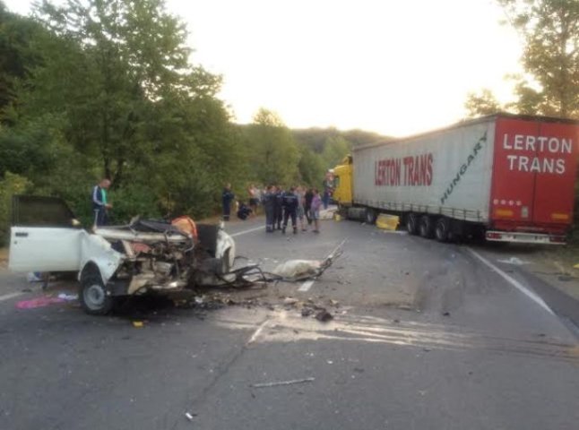 Жахлива аварія на трасі біля Чинадієва, одна людина загинула
