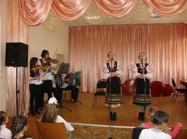 У Середньому пройшов конкурс словацької народної пісні