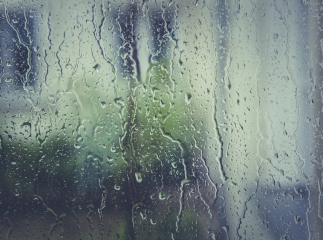 Рятувальники попередили про сильні дощі на Закарпатті: коли очікувати
