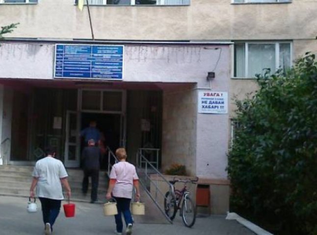 Лікарню у Мукачеві реорганізують: роз’яснення, які відділення об’єднають та перенесуть