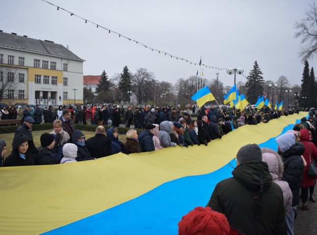 В Ужгороді з нагоди Дня Соборності розгорнули 100-метровий прапор України