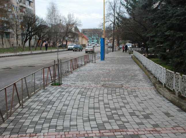 У Іршаві пішоходи ходитимуть по нових тротуарах (ФОТО)