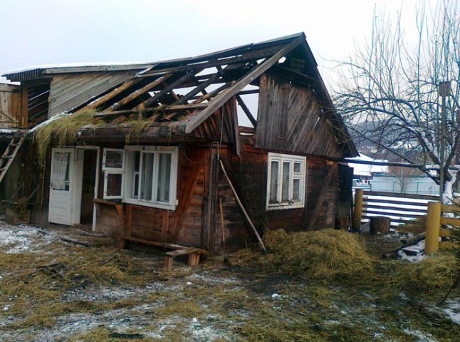 Напередодні Різдва у гірському селі загорілась м’ясна коптильня (ФОТО)