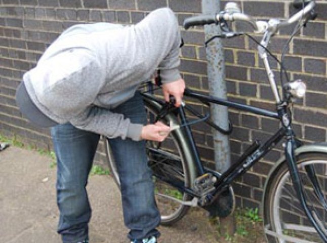 Від жителя Хуста вкрали із гаража велосипед вартістю 2 тисячі гривень