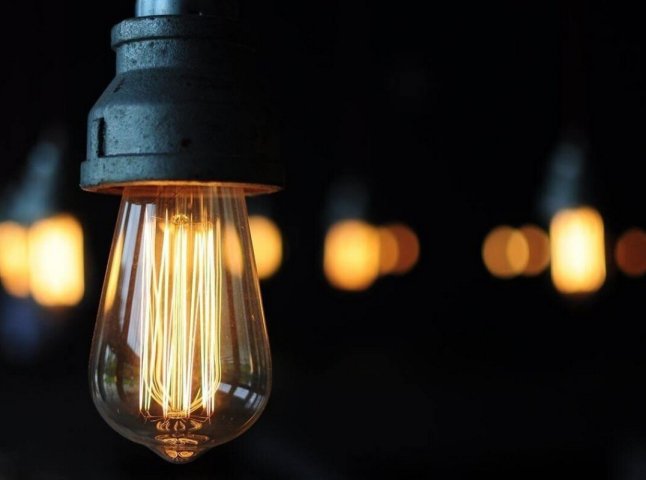 Скільки годин люди будуть без світла в неділю: графік відключення електроенергії на 5 лютого