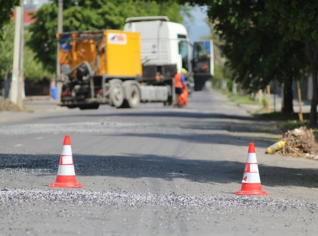 У Мукачеві похвалились новим методом ремонту доріг
