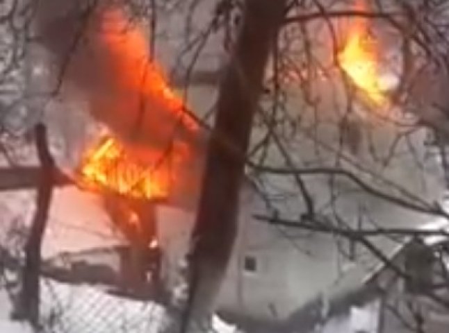 З’явилось відео з місця смертельної пожежі, у якій заживо згоріла жінка